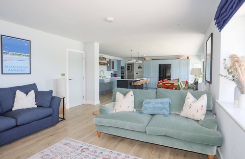 Bangor House | YNYS FAELOG, pet friendly, country holiday cottage in Menai Bridge