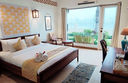 Rishikesh Hotel | Yog Niketan by Sanskriti