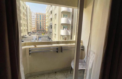 Dubai House | Yoi Pod hostel - excellent choice for solo, friends & couple travellers!