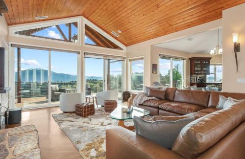 Oakhurst House | Yosemite Cloudline Ridge with HUGE views-hot tub-game room!