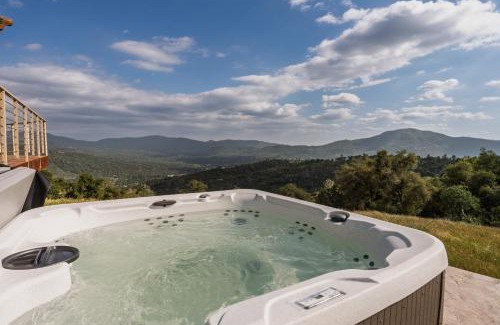 Oakhurst House | Yosemite Cloudline Ridge with HUGE views-hot tub-game room!
