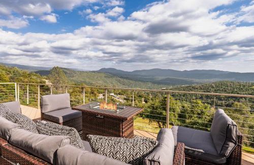 Oakhurst House | Yosemite Cloudline Ridge with HUGE views-hot tub-game room!