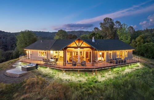 Oakhurst House | Yosemite Cloudline Ridge with HUGE views-hot tub-game room!