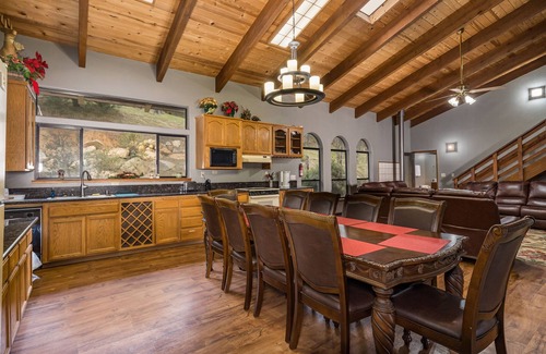 Coarsegold House | Yosemite Rustic Oasis Sleeps 30, Spacious, and Easy to Find