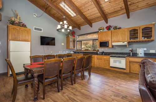 Coarsegold House | Yosemite Rustic Oasis Sleeps 30, Spacious, and Easy to Find