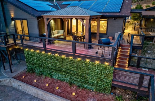 Oakhurst House | Yosemite zen, Pool, Hot tub, Private suite and Views!