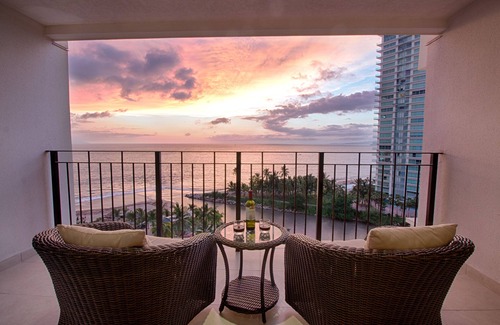 South Hotel Zone Apartment | YOU ARE INVITED TO SLEEP WITH WAVE´S SOUND ON LUXURY AND ELEGANCE
