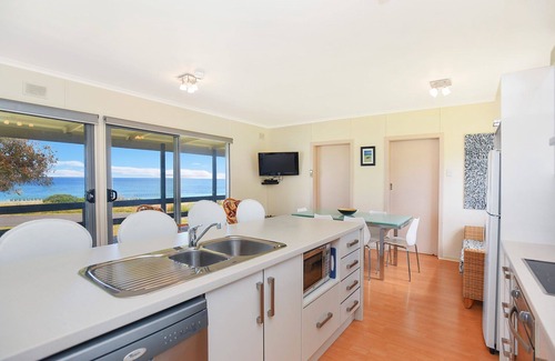Carrickalinga House | You can almost touch the water