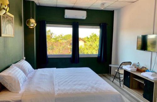 Pakse Hostel | You Empire Hostel & Bar