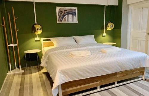 Pakse Hostel | You Empire Hostel & Bar