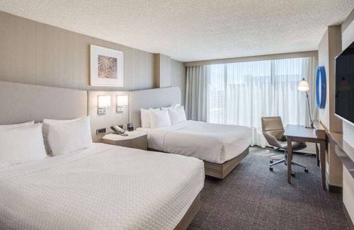 Downtown Denver Hotel | You Found it! 2 Comfortable Units, w/Pool, Close to Denver Art Museum