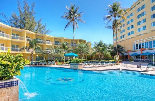 Isla Verde House | You Found It! Near Contemporary Art Museum, Pool, Jet Skiing, Kayaking