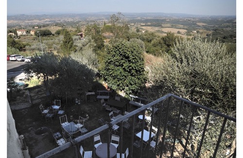 Gambassi Terme Bed & Breakfast | You look out and touch the towers of San Giminignano