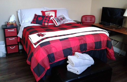 Northwest Edmonton Bed & Breakfast | You're Always Home 6 - Double Bed/Continental Breakfast - SEMI PRIVATE