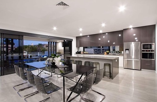 Broadbeach Waters House | You will have a sublime experience staying at this property!