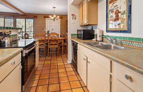 Northeast Santa Fe Hotel | Your 2-Story Home Away From Home: Fort Marcy #60