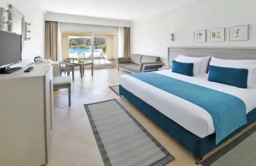 Soma Bay Hotel | Your All-Inclusive Oasis with Pool, Spa & Water Adventures