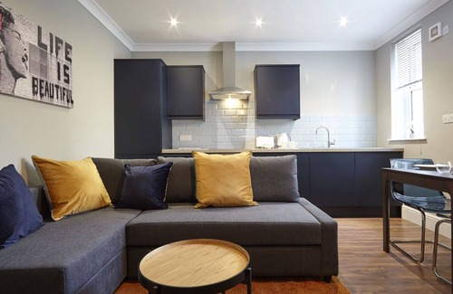 Bristol Villa | Your Apartment | Bristol The Sunningdale - No.1