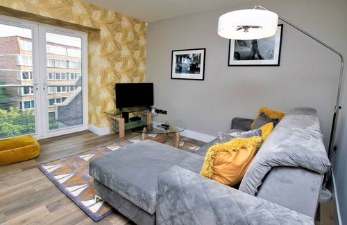 Cotham House | Your Apartment Rowan Tree - No 5