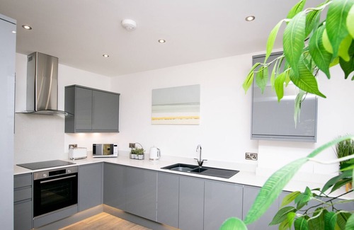 Cotham House | Your Apartment Rowan Tree - No 5