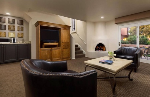 South Scottsdale Resort | Your Authentic Adventure Awaits! 2 Comfortable Units, Free Parking, 5 Pools
