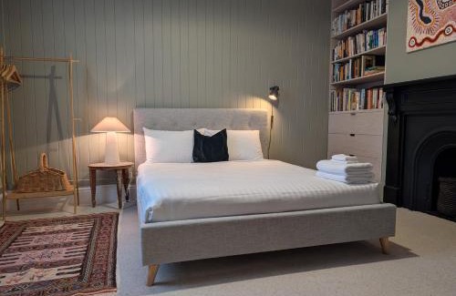 South Launceston House | Your CBD Treetop Base | Parking, Wifi & Views
