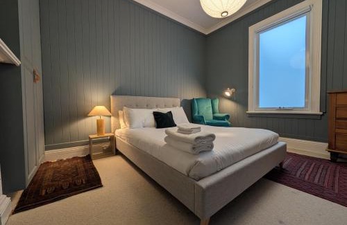 South Launceston House | Your CBD Treetop Base | Parking, Wifi & Views