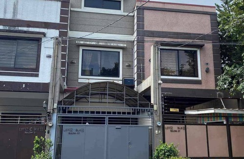 Fairview Apartment | Your cozy getaway awaits in Quezon City at this gorgeous house.With 1 double bed