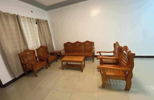 Fairview Apartment | Your cozy getaway awaits in Quezon City at this gorgeous house.With 1 double bed