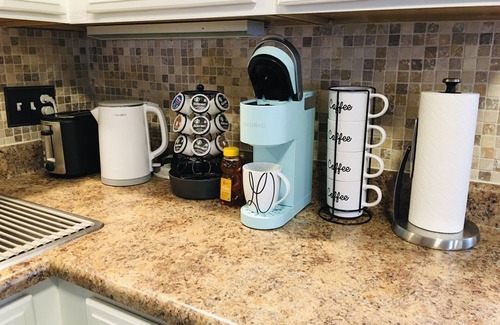 Ross Township House | Your Cozy Home in Pittsburgh w/King bed & Free Parking