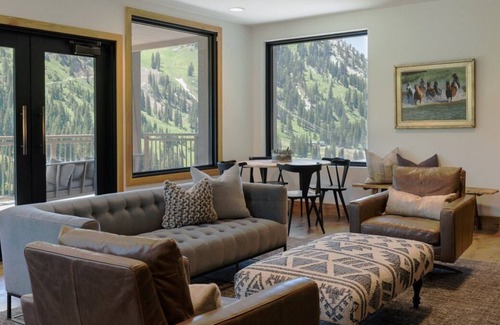 Salt Lake Mountain Resorts Hotel | Your Destination For A Mountain Adventure! Onsite Game Room, Outdoor Pool, Spa