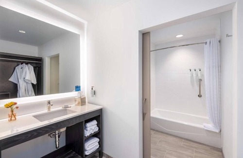 Central Area Hotel | Your Gateway to Salem's Charm! Pet-friendly Property, Parking Onsite!