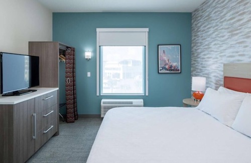 Port Canaveral Hotel | Your Home Away From Home! Onsite Pool, Kitchenette, Free Breakfast, Parking!