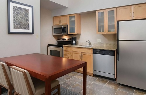 Northeast Heights Hotel | Your Home Away from Home in Vibrant Albuquerque! Free Breakfast, Full Kitchen!
