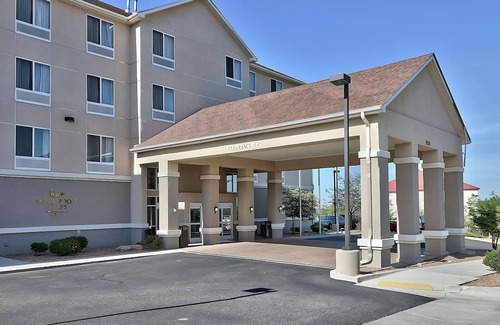 Albuquerque House | Your Home Away From Home! Pets Allowed, Free Breakfast, Full Kitchen!