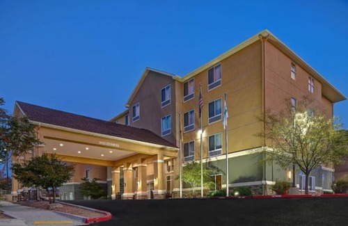 Albuquerque House | Your Home Away From Home! Pets Allowed, Free Breakfast, Full Kitchen!