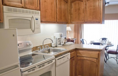 Avila Beach Resort | Your Home Away From Home! Free Parking, Pool, Steps To Central Coast Aquarium