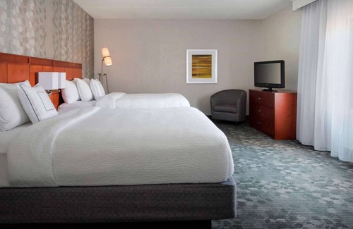 Middletown Hotel | Your Home Away From Home! 2 Modern Units, Free Parking, Near Easton's Beach