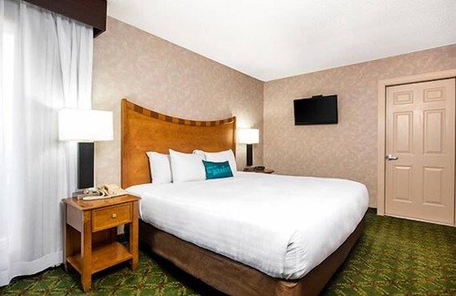 Osage Beach Hotel | Your Home Away From Home! 2 Convenient Units, Pool, Free Parking