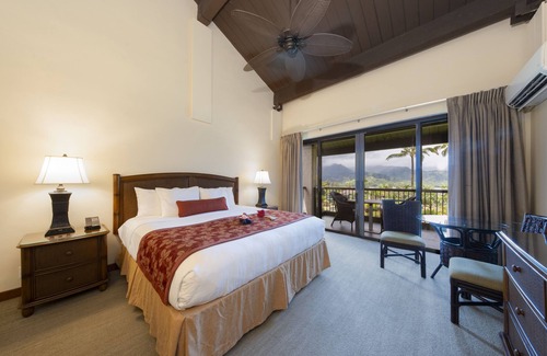 Princeville Hotel | Your Home Away from Home! 3 Relaxing Units, Full Kitchen, Swimming Pool!