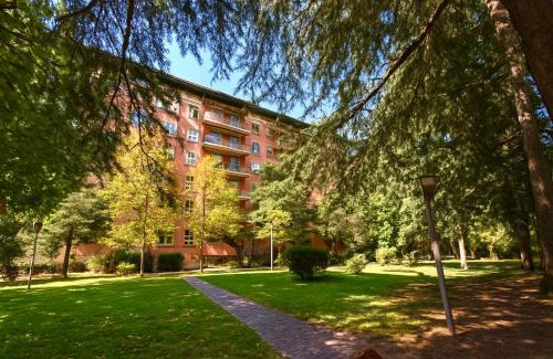 Saburtalo Apartment | Your Home Inn at Jikia's Green House-Central Tbilisi