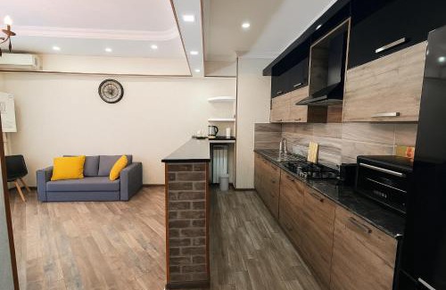 Saburtalo Apartment | Your Home Inn at Jikia's Green House-Central Tbilisi