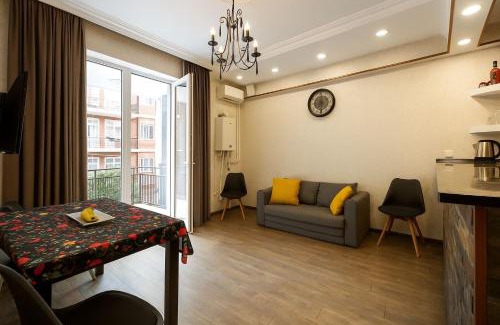 Saburtalo Apartment | Your Home Inn at Jikia's Green House-Central Tbilisi
