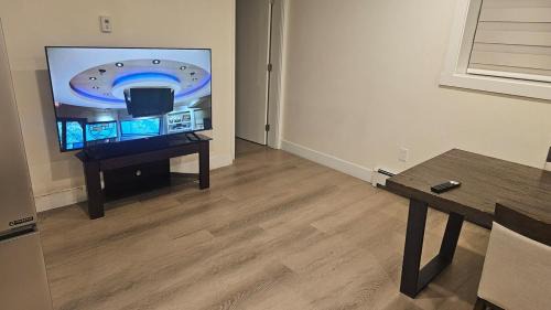 Delta House | Your Home - Spacious Private Suite