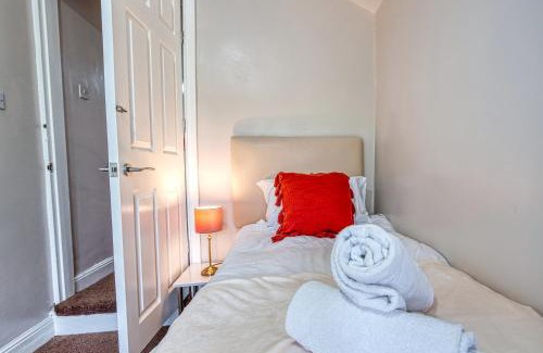 King's Heath House | Your Home to Luxury Home Birmingham Accommodation with Netflix and Superfast WIFI
