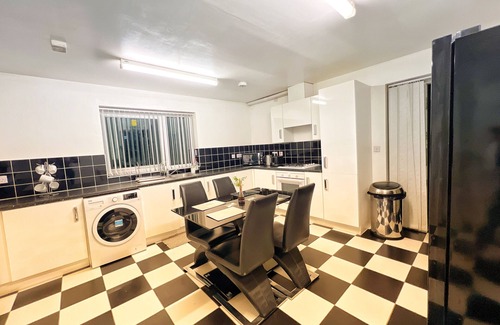 Birmingham House | Your home when you stay in Birmingham