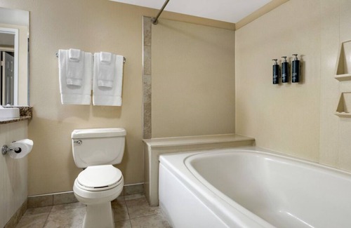 Canyon Corridor Resort | Your Ideal Getaway! Stunning Room w/ View | Living Area + Kitchen