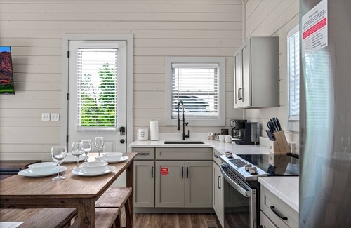 Sevierville Cabin | Your Lake Escape! Pet-Friendly Cabin +Game Loft