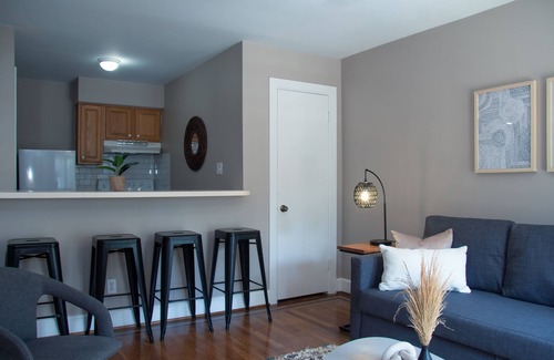 Neartown House | Your Montrose Collective! Sleeps 24, 12BR/7.5BA, 6PA