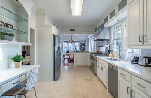 Neartown House | Your Montrose Gem! Sleeps 25/9BR/4BA/6PA